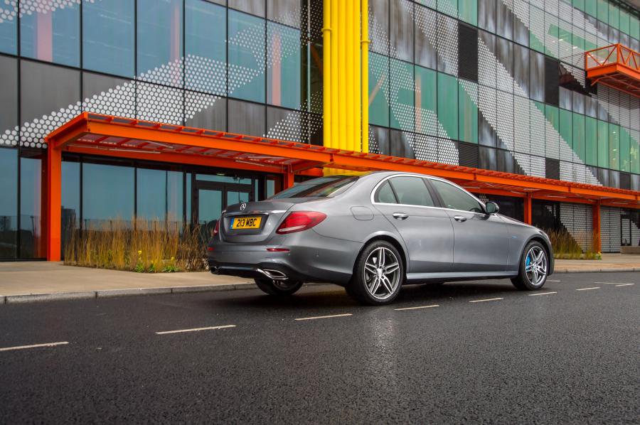  Mercedes-Benz E350 e AMG Line 2017 года  (UK) (фото 26 из 28)